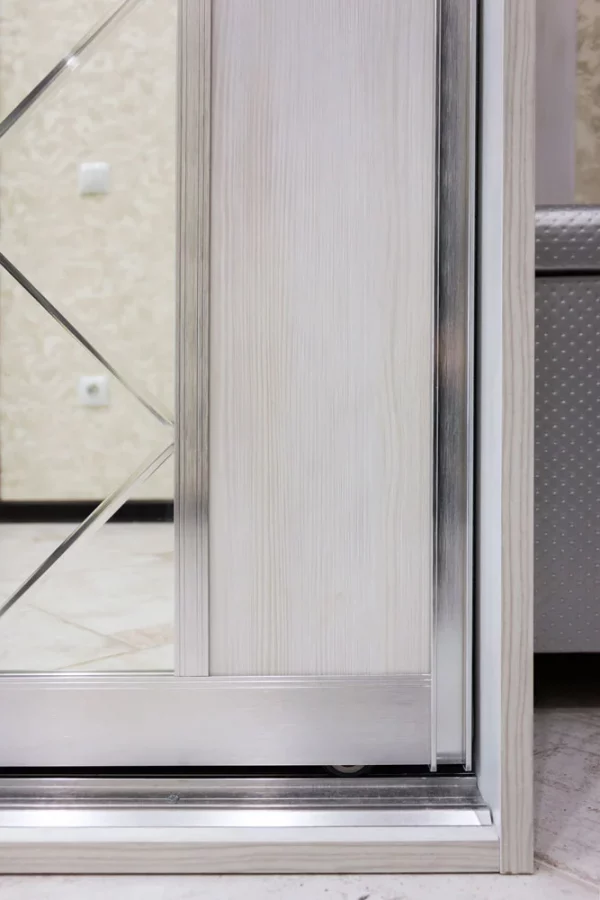 Комбинированные двери в шкаф купе